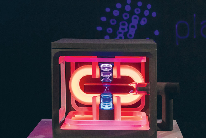 Showpiece apparatus: At the opening of their company headquarters in 2024, planqc presented the design of a glass cell. This will form the core of a quantum computer, where many atoms will be controlled in the future. 