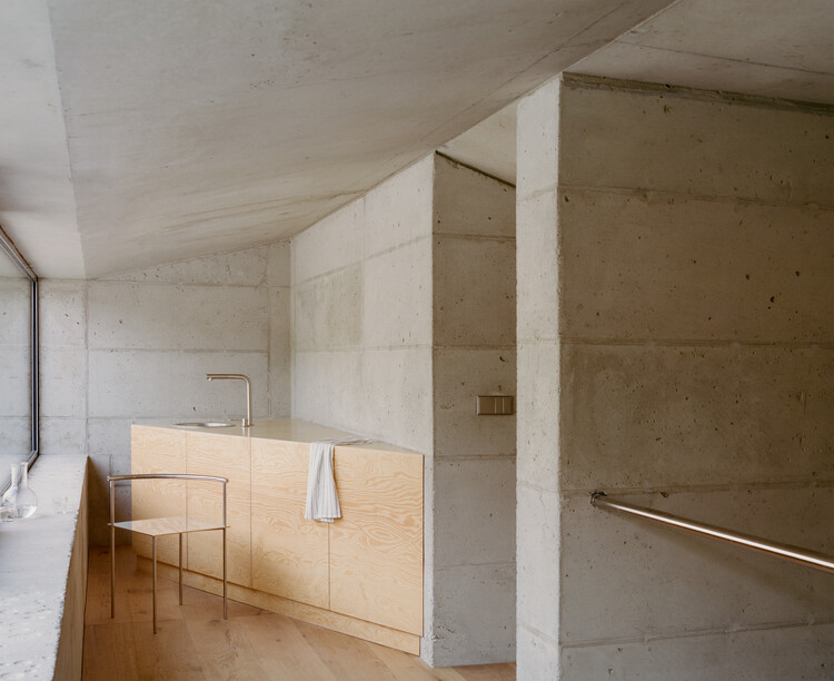 Raw House / Order Matter - Interior Photography, Kitchen, Concrete