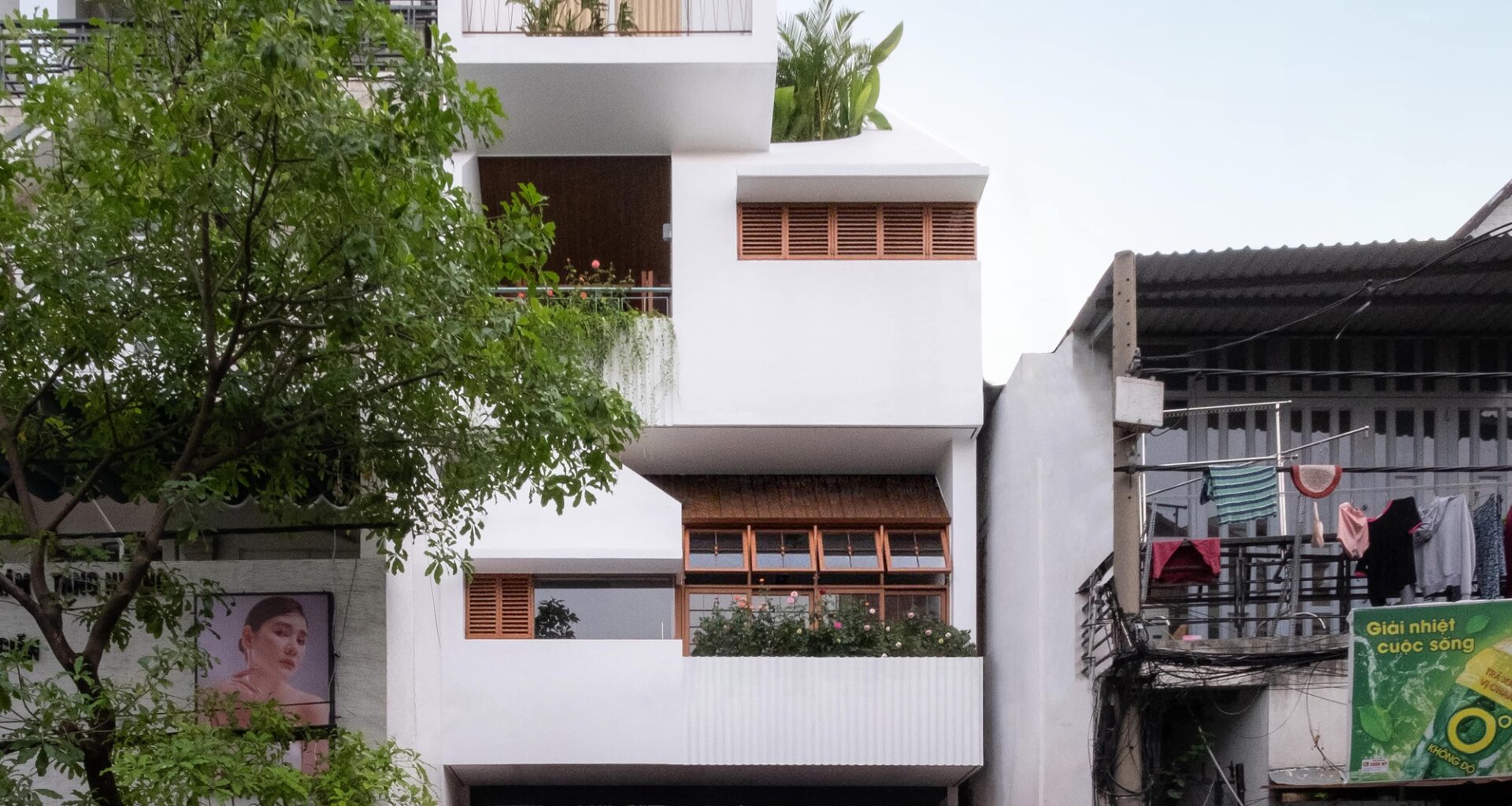 NHÀ QUANH SÂN House / AD+studio