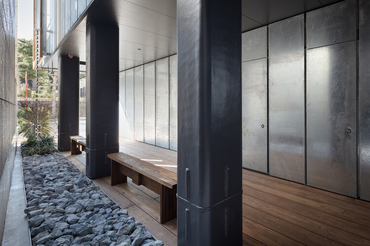 Yushima Building / Tenhachi Architect & Interior Design  - Interior Photography, Wood, Glass