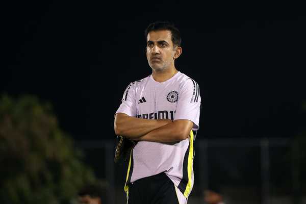 Gambhir returns to India to attend to his ailing mother