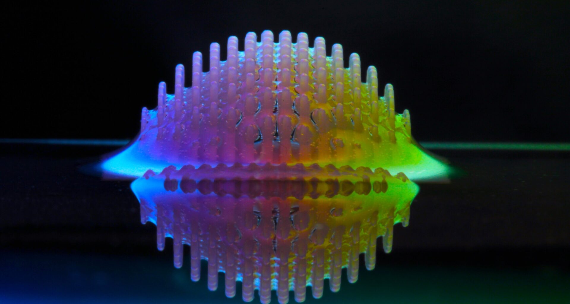 Physicists use 3D-printed spines to sculpt water surface through surface tension