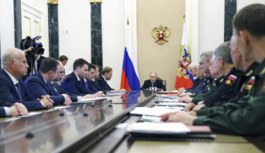 Putin at cabinet meeting