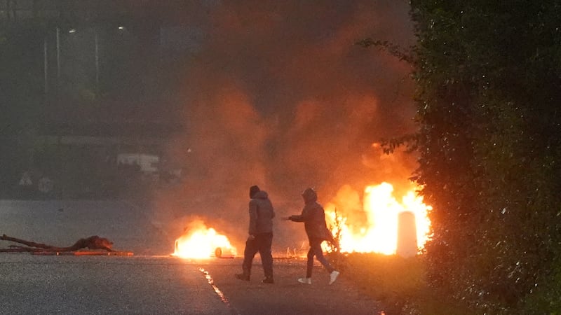Loyalists in two counties say PSNI ‘no longer welcome’ in their districts