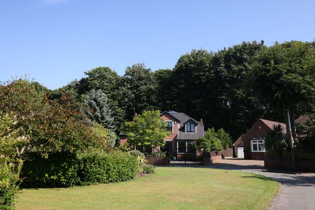 Average house prices Courtenay Road in Woolton exceed £1,000,000