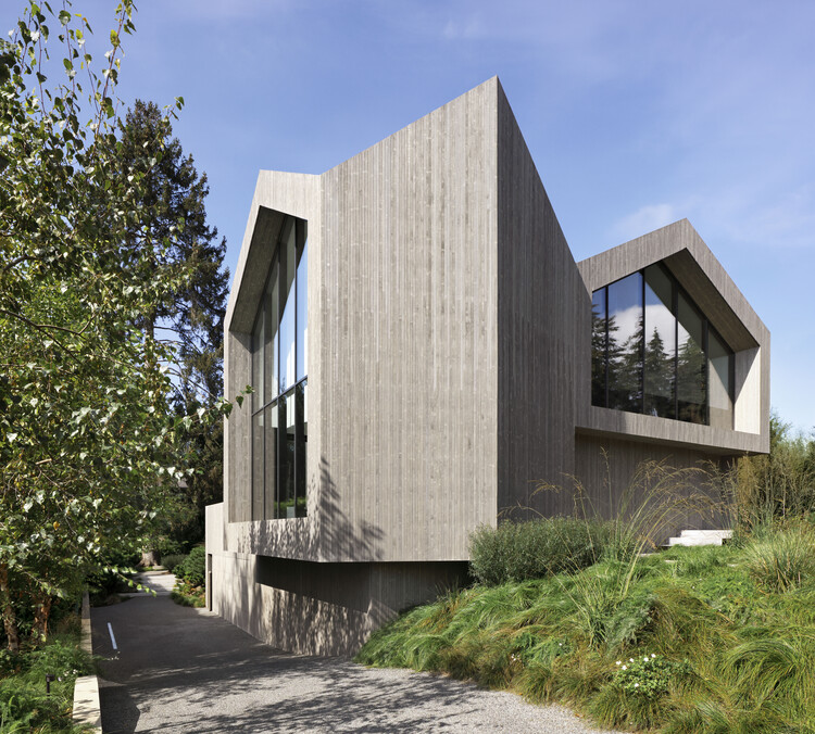 Re-folded House / Mcleod Bovell Modern Houses - Exterior Photography