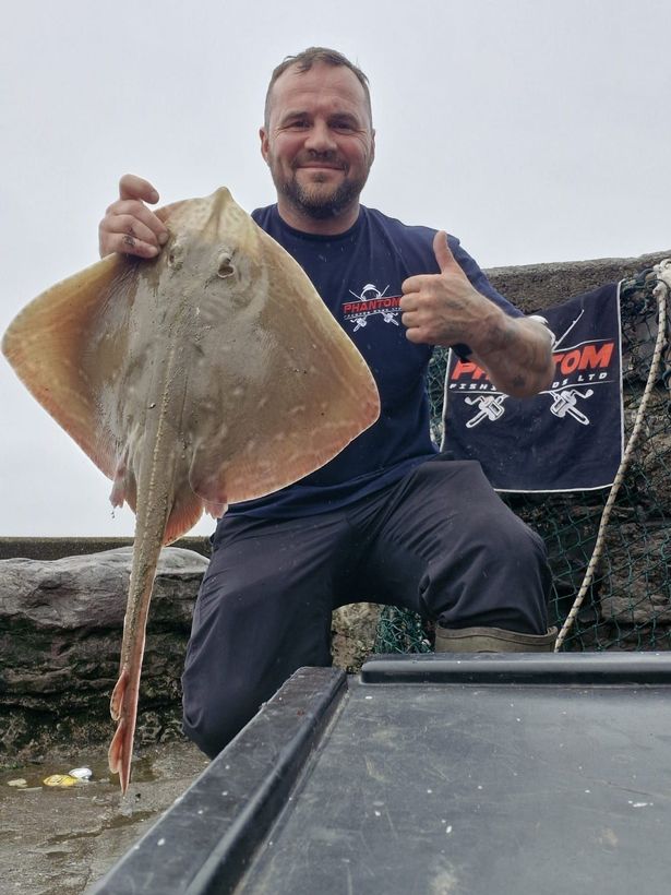 Darren with the smalleyed ray that he caught