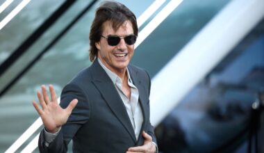 Tom Cruise has picked a royal side, and it's not Harry and Meghan's