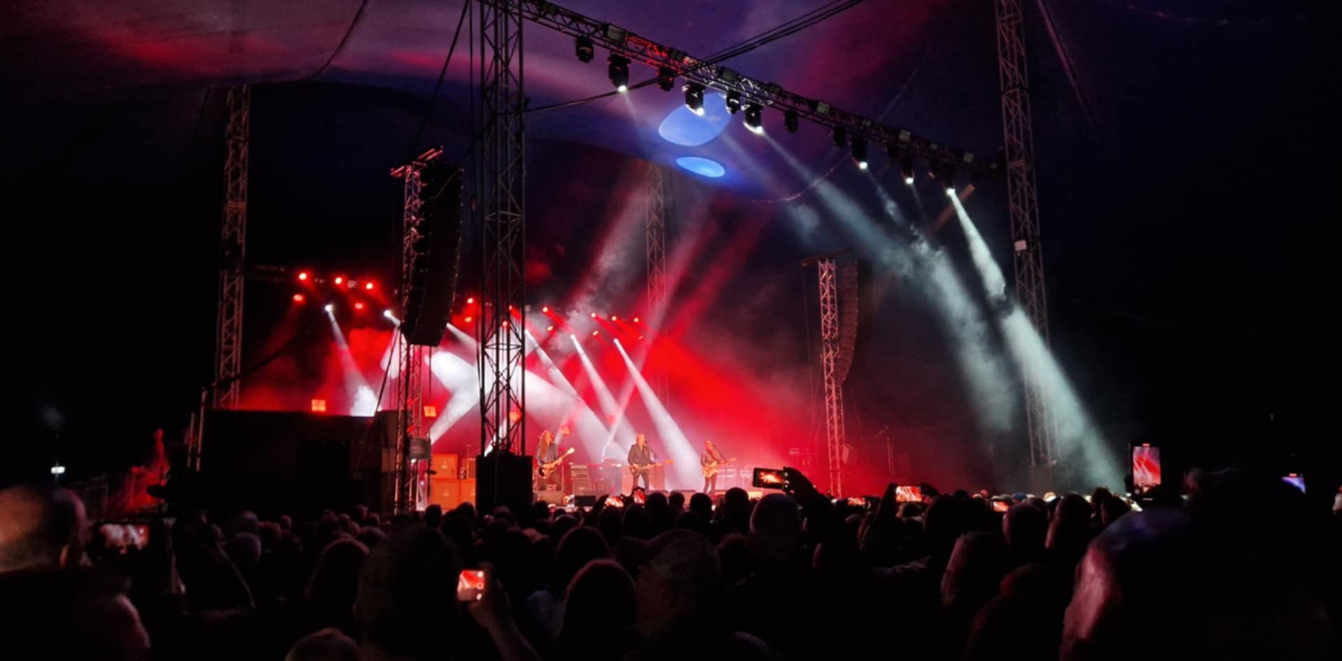 Rock star battling with Parkinson's delivers powerful gig in Glasgow