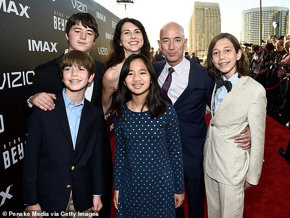 Jeff Bezos and family (Photo by Michael Buckner/Variety/Penske Media via Getty Images) 14838893