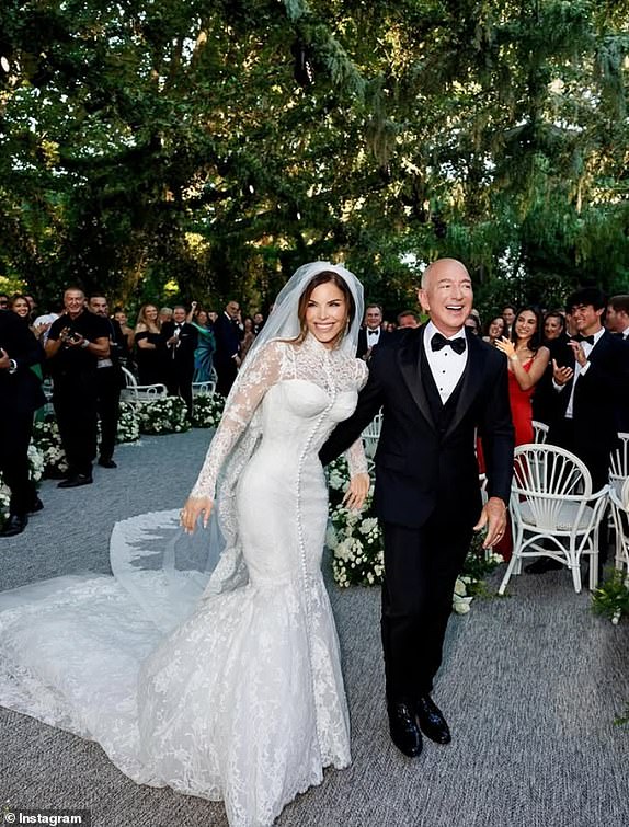 Lauren Sanchez wedding pic 14854725 Lauren Sanchez stuns in XX wedding dress as she arrives at Venice ceremony to marry Jeff Bezos