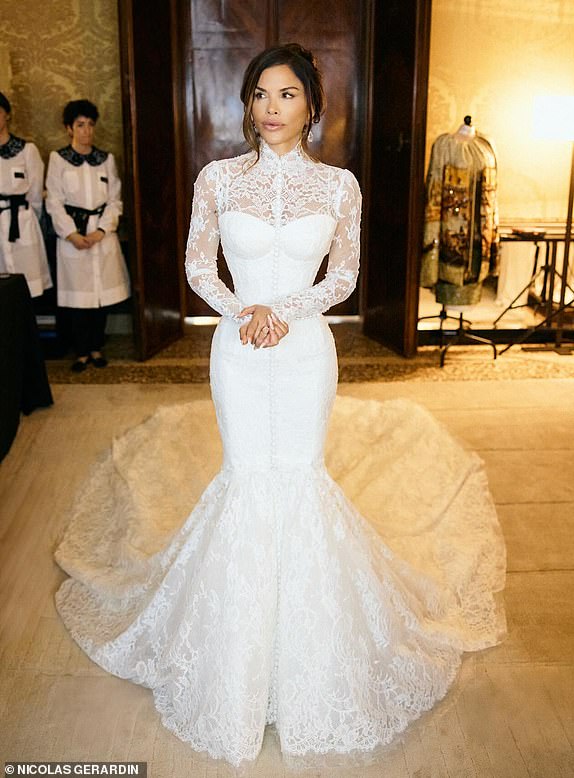 14854725 Lauren Sanchez wedding photos APPROVED BY PUBLICIST**** MUST mention Glam team and photographer - Hair @rickhenryla @opusbeauty Makeup @bylauramele Nails : @iramsheltonStyling @sweetbabyjamiePhoto @nicolasgerardin
