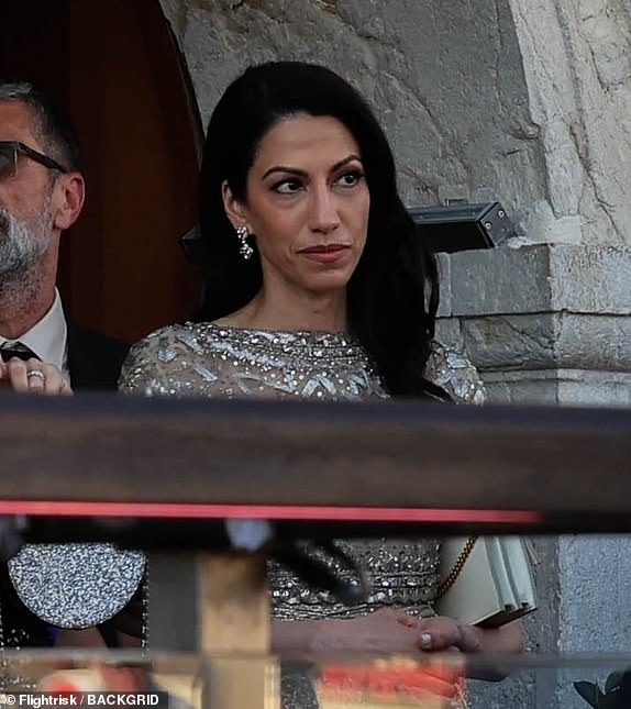 venice, ITALY  Jerry Seinfeld was seen leaving The Gritti Palace and joining fellow A-list guests on a water taxi headed to the wedding of Jeff Bezos and Lauren Sanchez.  Pictured: Jerry Seinfeld  BACKGRID USA 27 JUNE 2025   BYLINE MUST READ: Flightrisk / BACKGRID  USA: +1 310 798 9111 / usasales@backgrid.com  UK: +44 208 344 2007 / uksales@backgrid.com  *UK Clients - Pictures Containing Children Please Pixelate Face Prior To Publication*