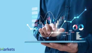Nifty Target Price: Nifty breaks out of 31-day consolidation cage. Will stock market hit record high this week?