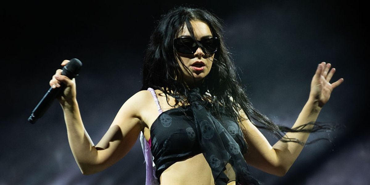 Charli XCX accused of ‘miming’ during ‘embarrassing’ Glastonbury set: ‘She can’t sing!’