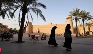 Saudi Arabia’s overall unemployment falls to just 2.8 per cent, with women leading the charge