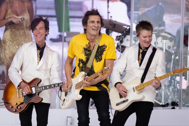 Ronnie Wood performs with Rod Stewart on The Pyramid Stage 