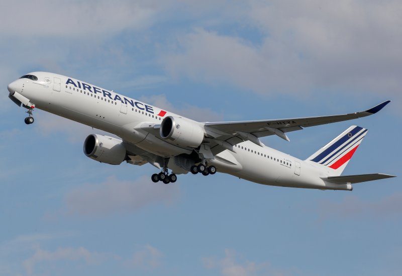 Chicago-bound Air France flight turns back to Paris after seven hours in the air