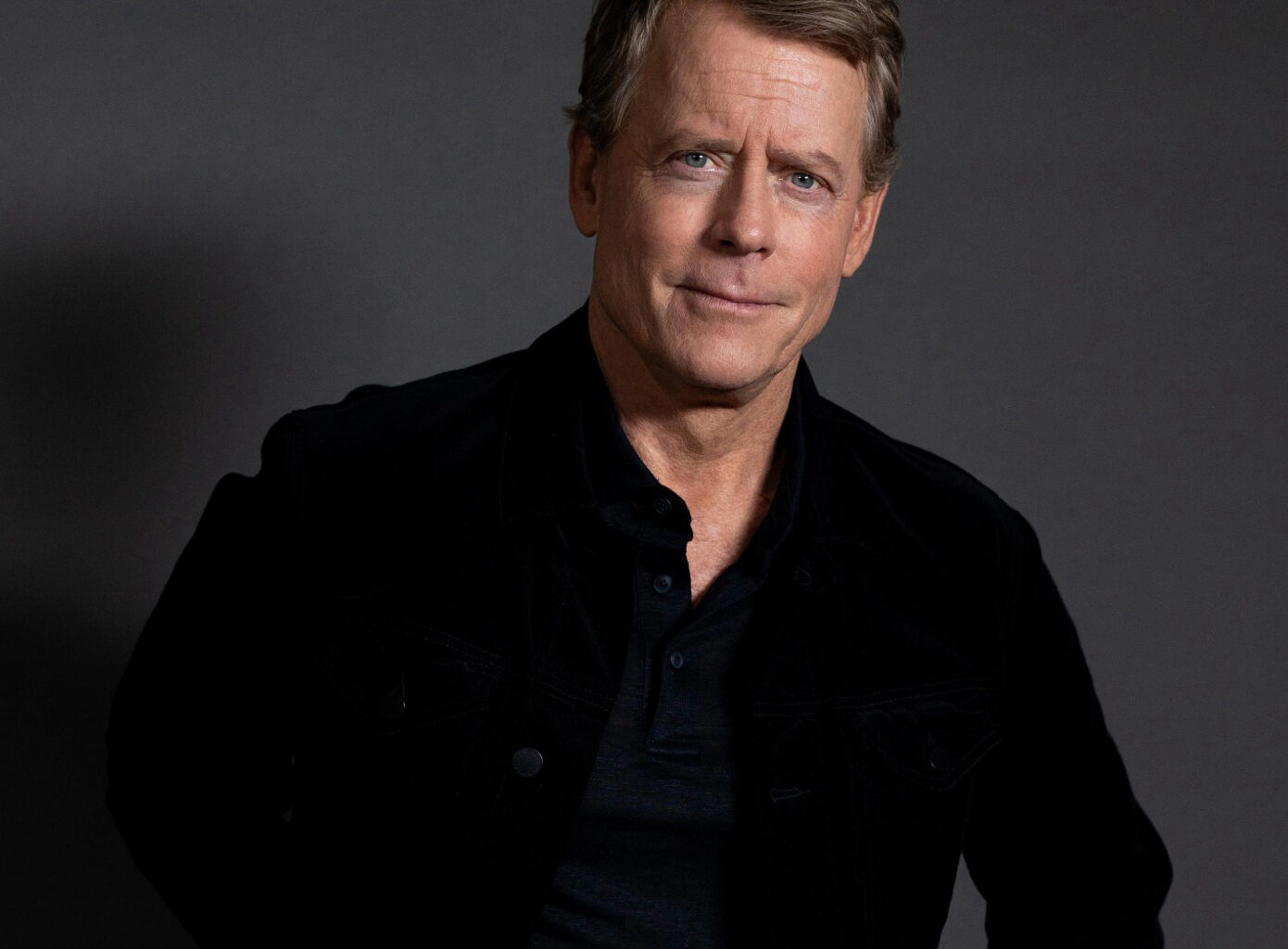 Greg Kinnear, a Disarmingly Self-Aware Bibliophile, Shows Us His Bookshelf