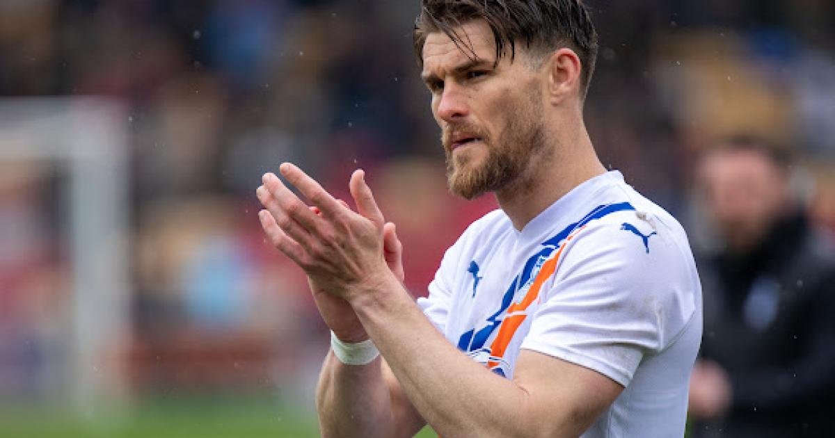 Oldham Athletic defender Charlie Raglan leaves for Barrow