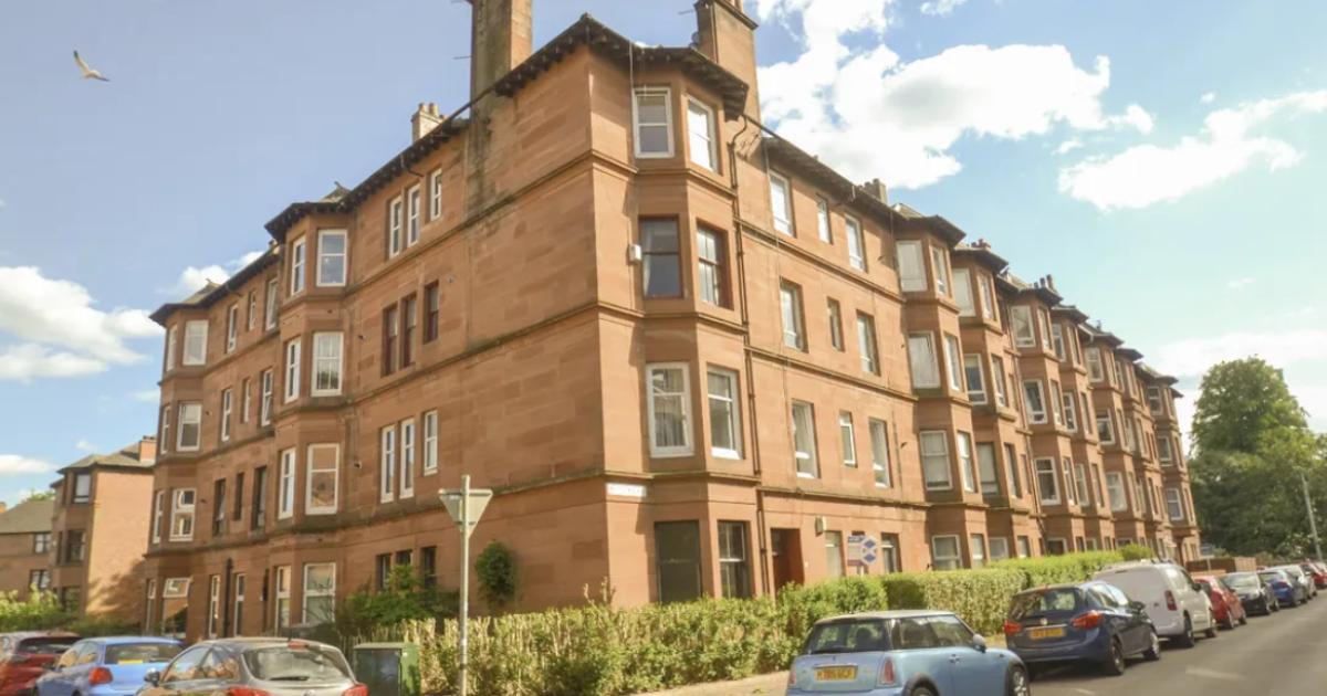 Inside this doer upper flat in Glasgow selling for £85k
