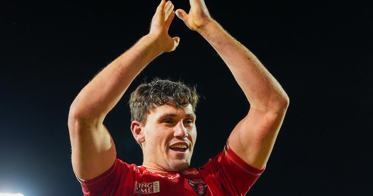Warrington Wolves confirm signing of Salford's Sam Stone