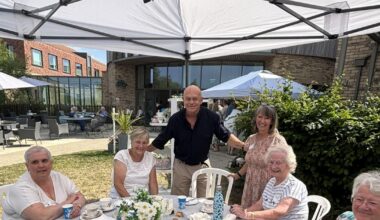 Actor Ross Kemp thanks Thames Hospice volunteers for service
