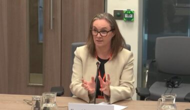 Calls for Welsh teaching incentives to match England's