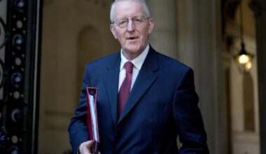 Series of public inquiries on Troubles incidents ‘not the way forward’ – Benn