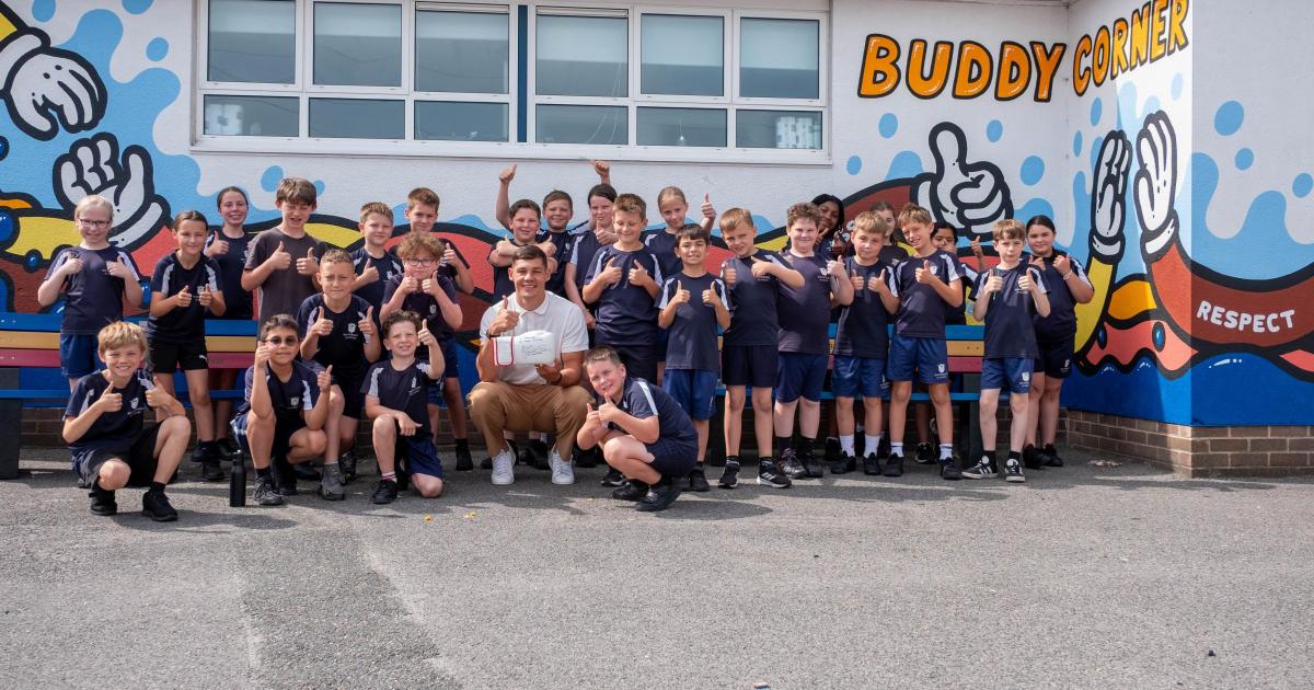 Boxing champion Chris Billam-Smith visits Dorset schools