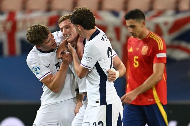 Tyler Morton of England celebrates with teammates Charlie Cresswell and Elliott Anderson following victory over Spain