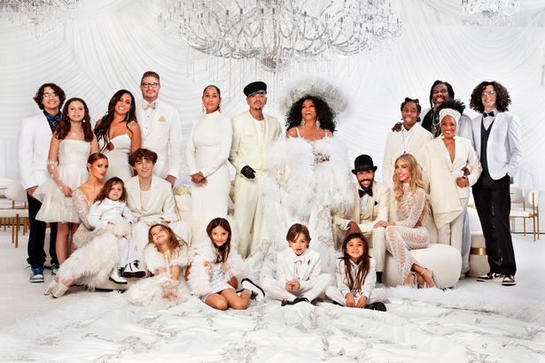 Diana Ross with her children and grandchildren 
