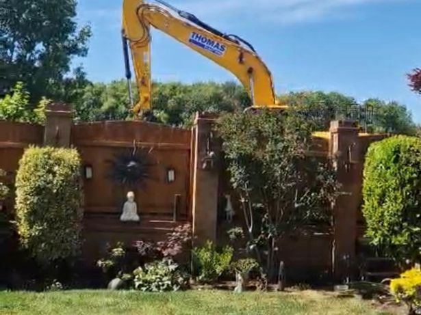 Photograph show the proximity of the digger to residents' homes