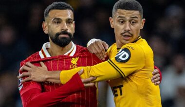 WOLVERHAMPTON, ENGLAND - Saturday, September 28, 2024: Liverpool's Virgil van Dijk, Mohamed Salah and Wolverhampton Wanderers' André Trindade da Costa Neto during the FA Premier League match between Wolverhampton Wanderers FC and Liverpool FC at Molineux Stadium. (Photo by David Rawcliffe/Propaganda)