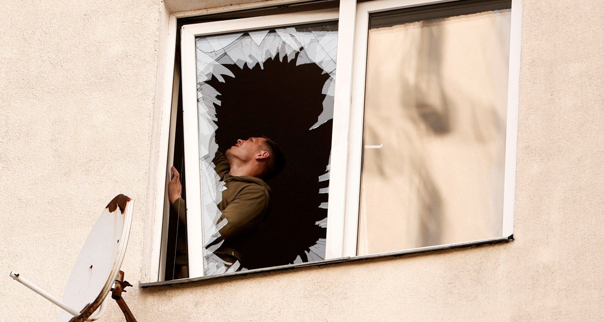 Ukraine keeps up pressure on Russian airfields and war production | Russia-Ukraine war News