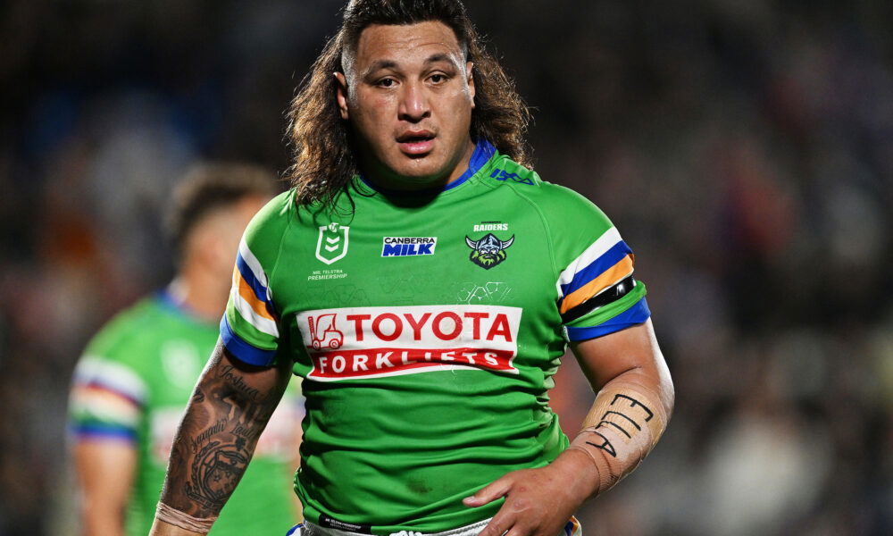 St Helens the front runners as legendary NRL forward closes in on Super League switch