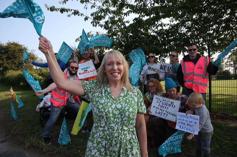 School strikes to continue into next week after talks collapse