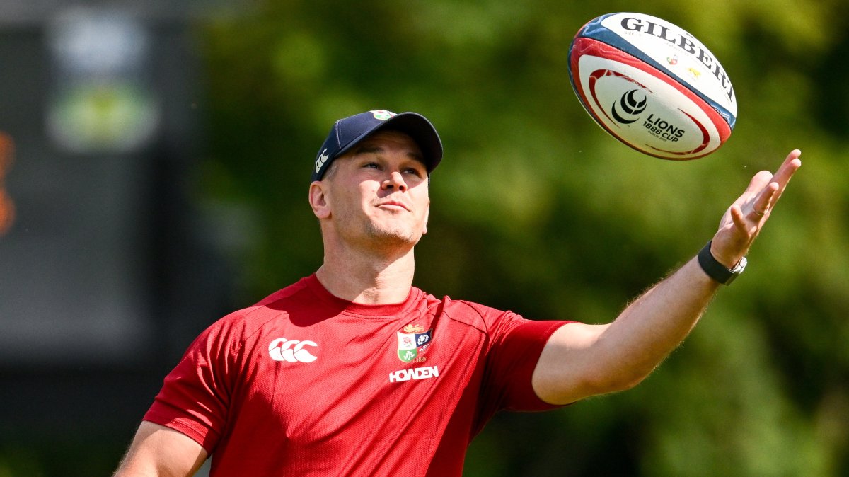 ‘He imparts wisdom and mongrel in you’ — Johnny Sexton can be great coach