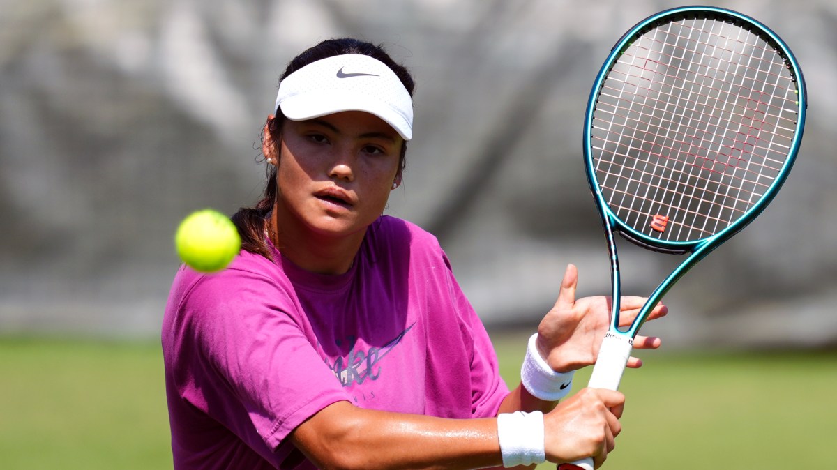 Mimi Xu has nothing to lose and a coach who knows Emma Raducanu’s game