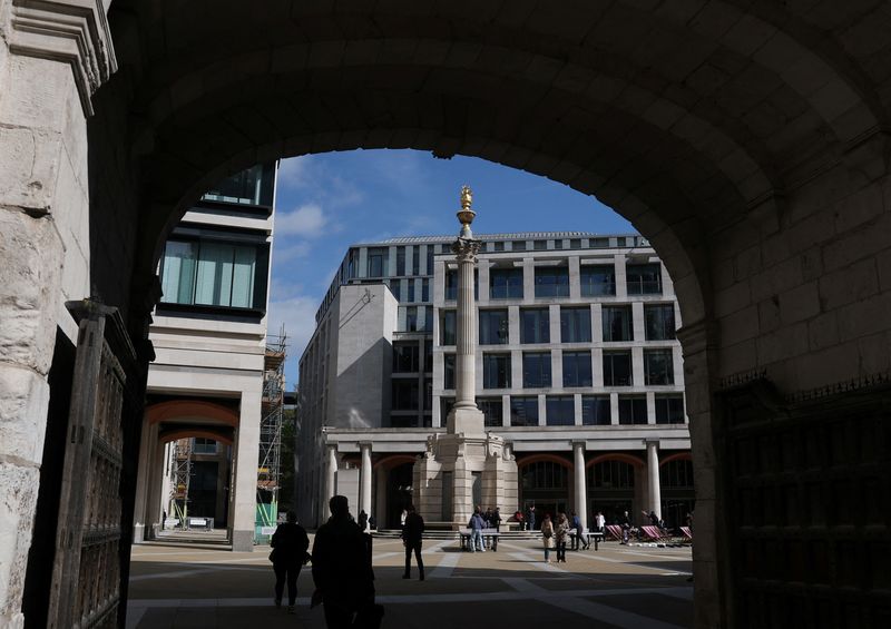 London stocks pull back as investors turn cautious ahead of US-China talks