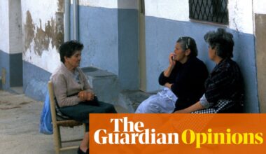 In Spain, a chat on the doorstep is a custom worth preserving in the digital age | María Ramírez