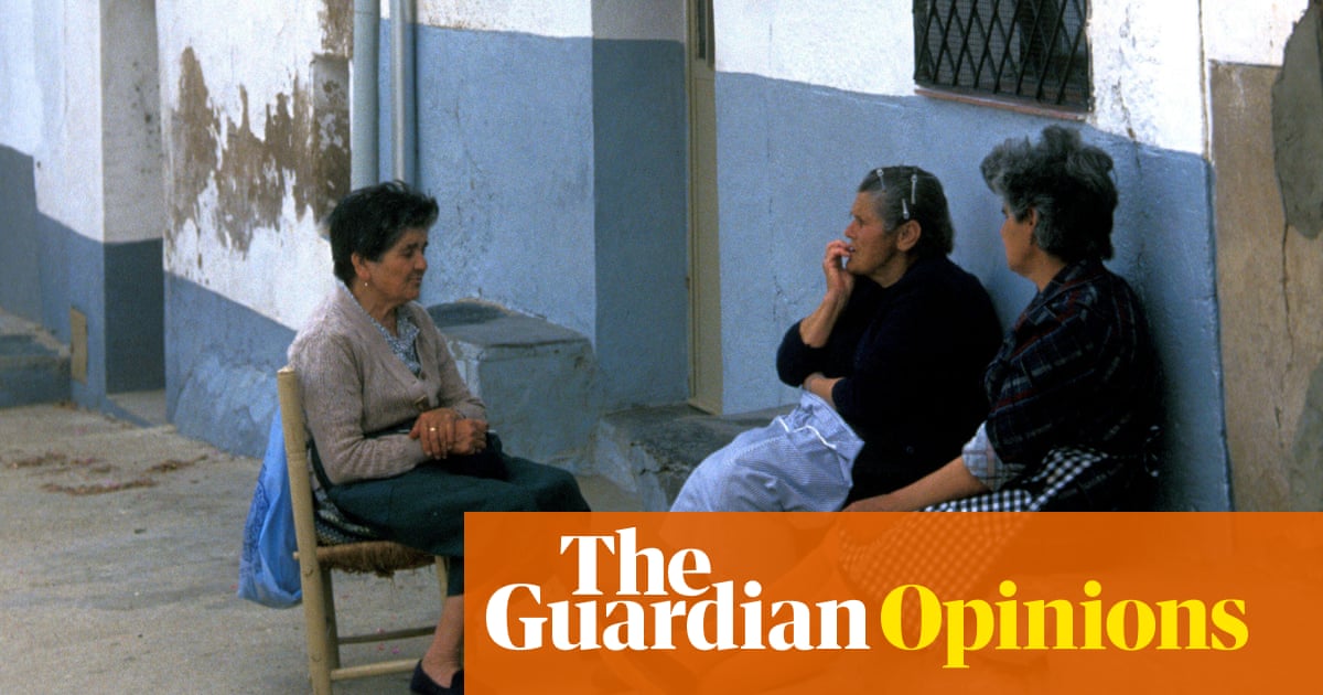 In Spain, a chat on the doorstep is a custom worth preserving in the digital age | María Ramírez