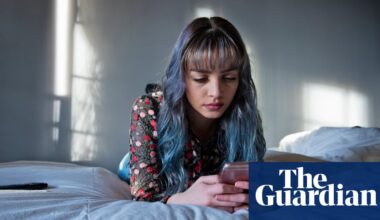 Excessive social media found to harm teenagers’ mental health – but experts say moderation may be key | Social media