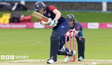 Zak Crawley batting for Kent