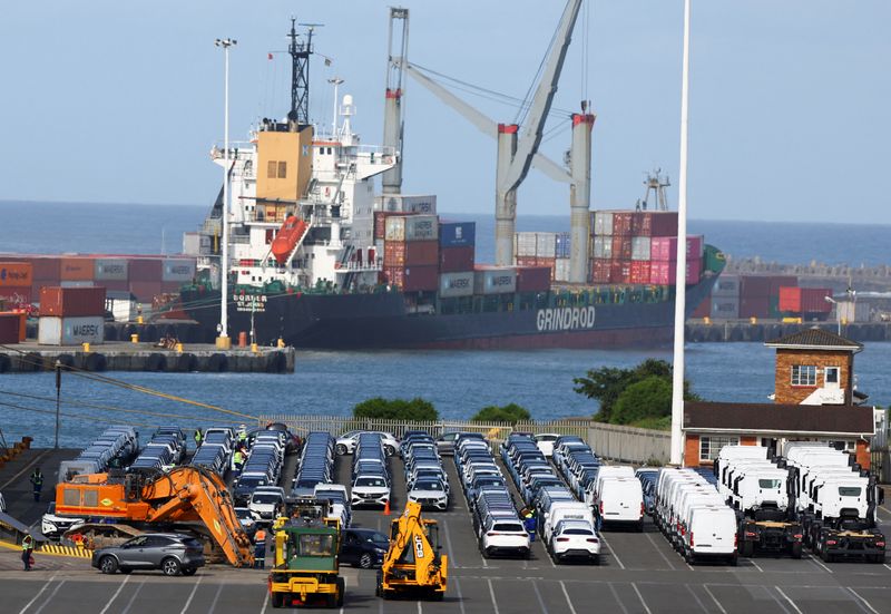 EU trade surplus with US grows in April despite tariffs