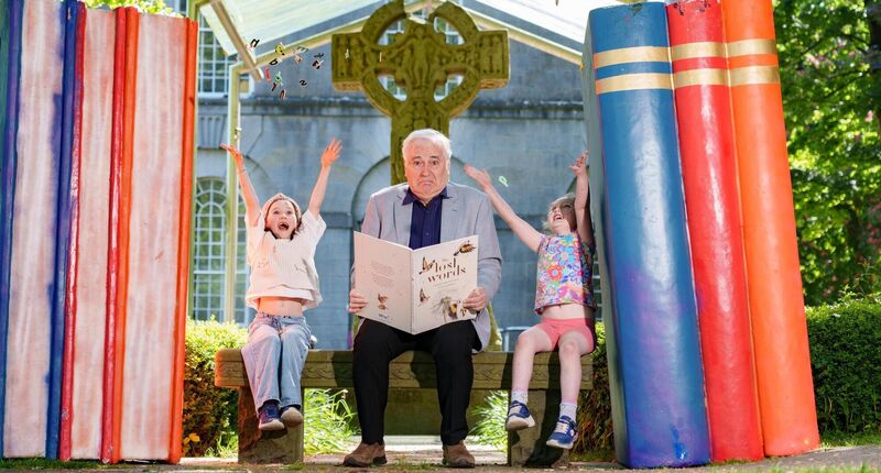 Historian and broadcaster Myles Dungan and local schoolchildren Dara Sheridan, seven, and Róisín Byrne, six, outside the Courthouse in Kells, Co Meath, at the launch of the 2025 Hinterland Festival of Literature & Arts programme.