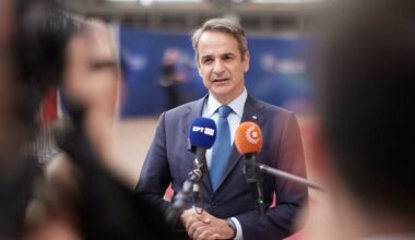 Mitsotakis: EU must use ‘carrot and stick’ in approach to migration