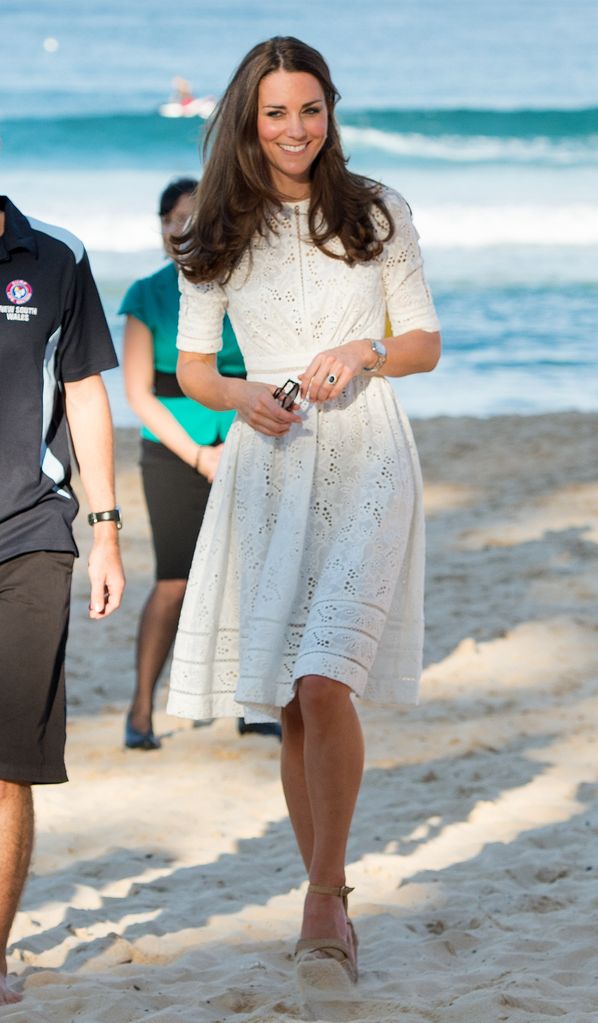 kate middleton on sydney beach in white broderie dress 