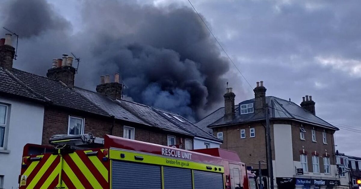 London fire latest as residents are told 'keep doors and windows shut' | UK | News