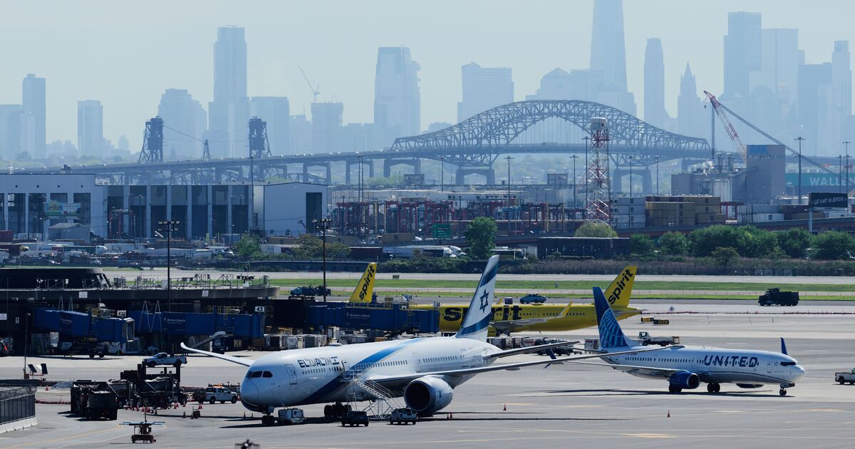 Newark Airport LIVE: All flights grounded sparking travel chaos | US | News